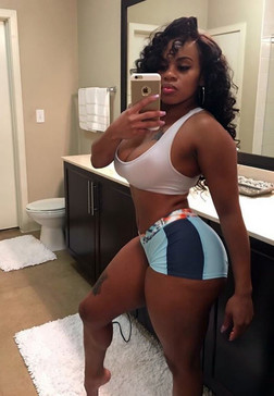 Big black tits and ass. Sexy selfie !!..
